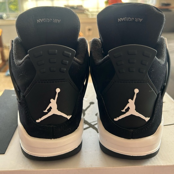 white thunder jordan 4s
7.5 in womens
6y kids - Picture 6 of 9